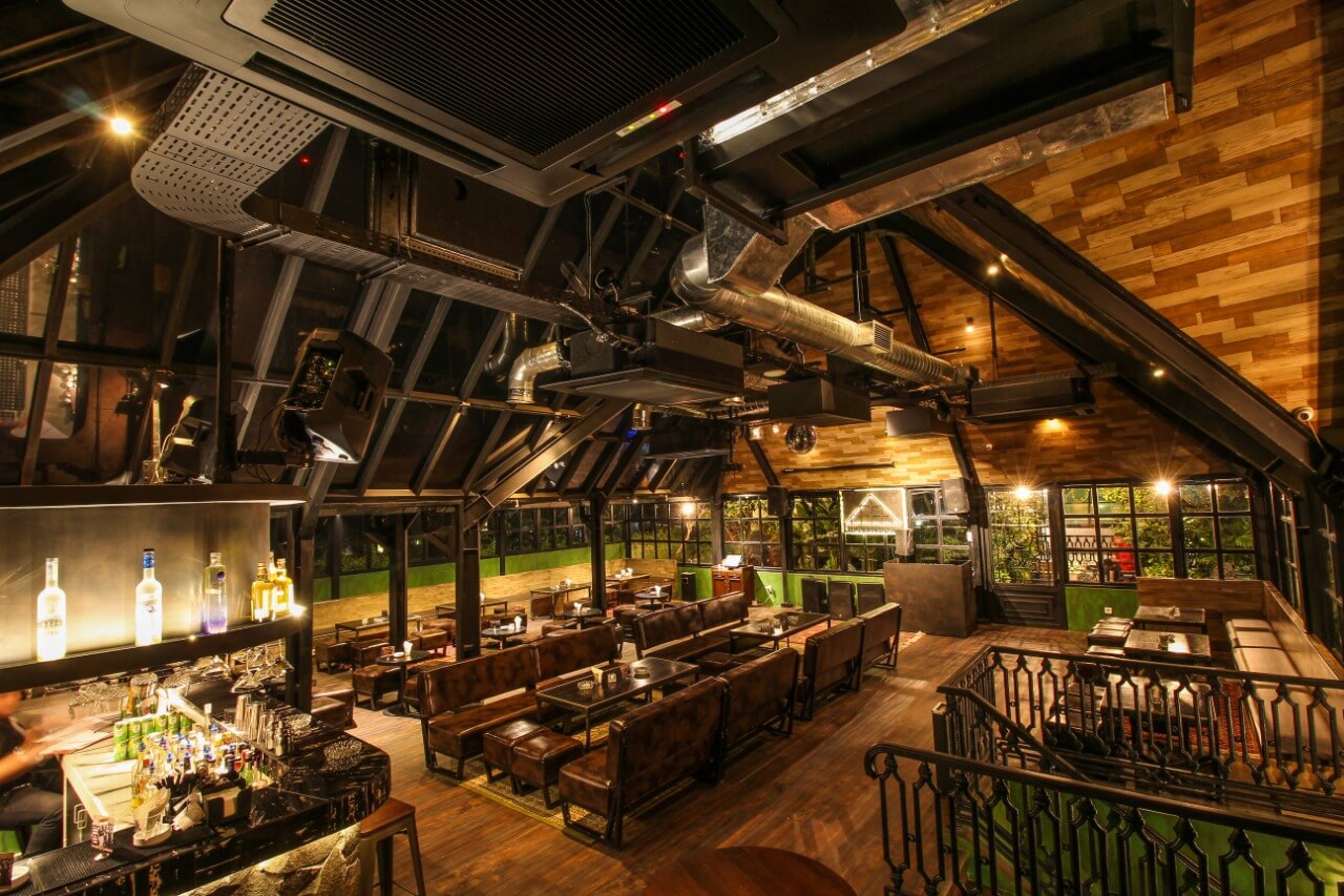 Nikmati Sunset di Glass House, Hidden Rooftop Lounge di Jakarta